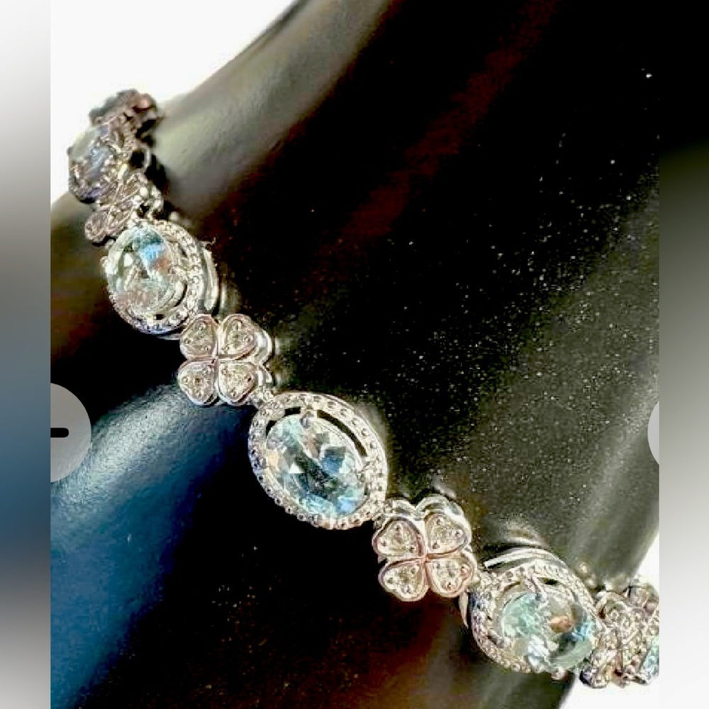 6.04 CT Aquamarine and Zircon bracelet set in Sterling Silver
